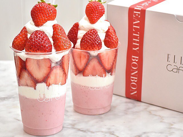 東京カレンダー 女子のテンション爆上げな Elle Cafe の大人気スイーツ ストロベリーボンボン が 手土産用の専用boxで持ち帰りが可能に しかも これまでより一回り小 Ciao Nihon