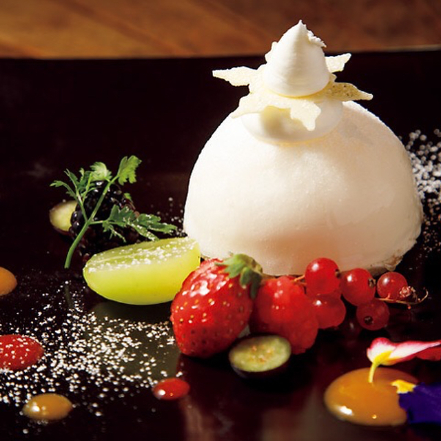 東京カレンダー 神楽坂 Canal Cafe の ホワイトチョコレートとベリーのケーキ 外堀に浮かぶ絶好のロケーションで イタリアンをいただける 東京カレンダー 東カレ Ciao Nihon
