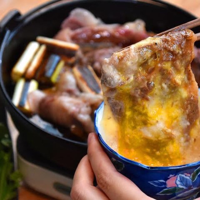 東京カレンダー 中目黒にある 自然薯 はた屋 は芸能人御用達の自然薯の名店だ 名物の 大盤牛肉とろろのすき焼き鍋 は肉の旨みにとろろの美味しさが加わり 驚異すら感じるほど美味で Ciao Nihon