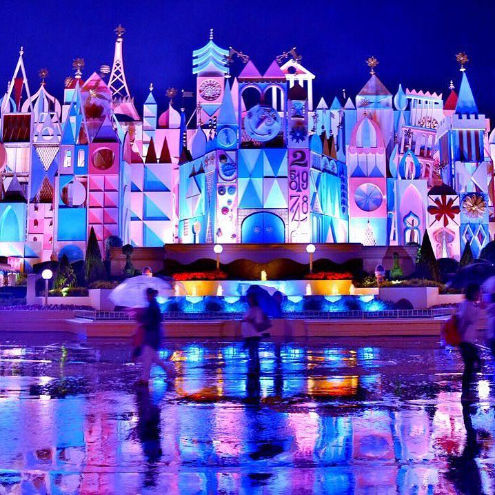 Tokyo Disney Resort Magic With Rain Puddles 雨の日でもハッピー Photo Be11e13 D Puddlereflections Itsas Ciao Nihon