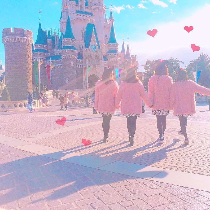 Tokyo Disney Resort Friendship Foursome おそろいコーデでルンルン Photo Pixie 2 Cinderellacastle Tokyod Ciao Nihon