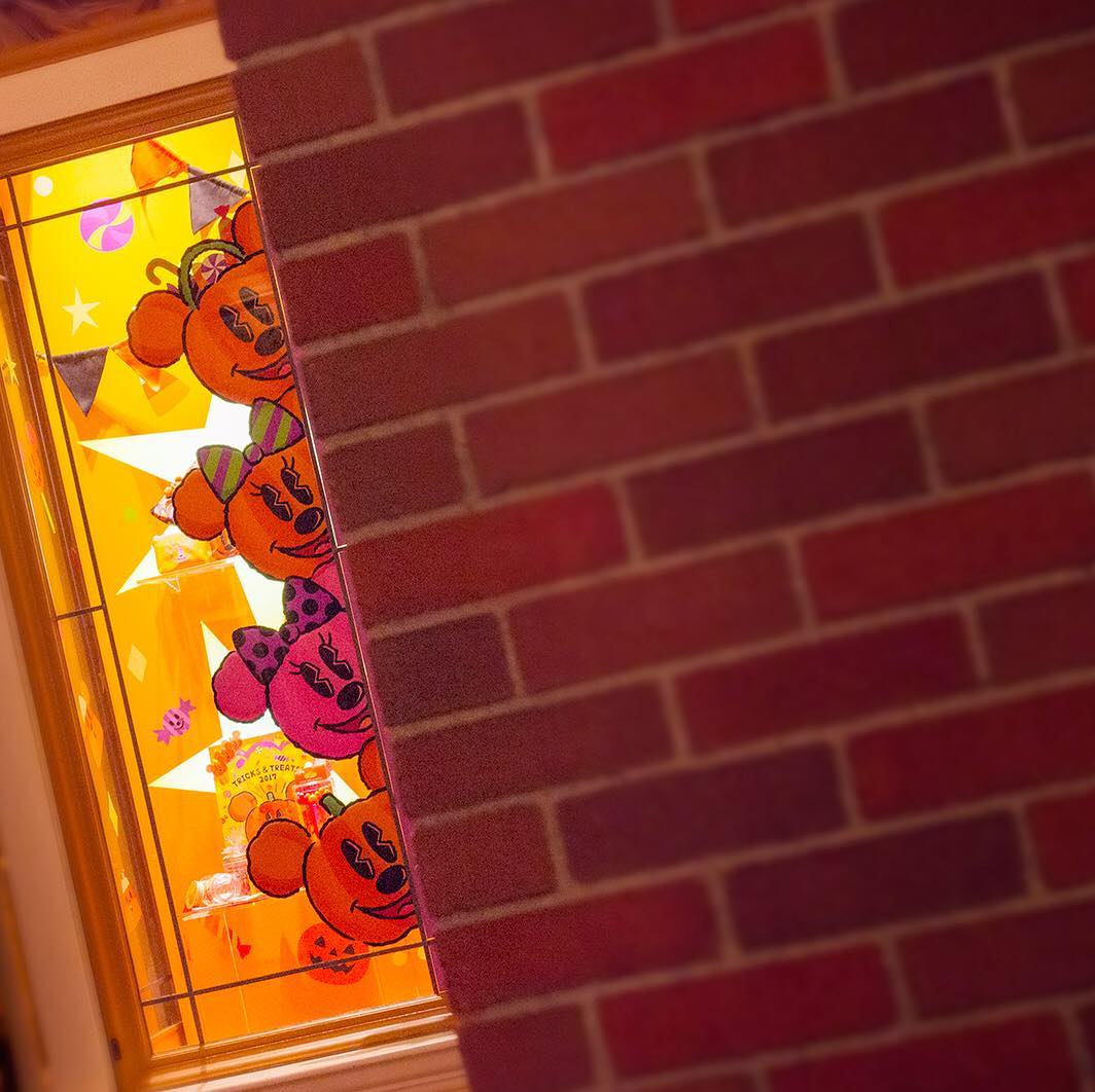 Tokyo Disney Resort Trick Or Treat お菓子をくれないといたずらしちゃうぞ Disneyshalloween Grandemporium Worldbazaa Ciao Nihon