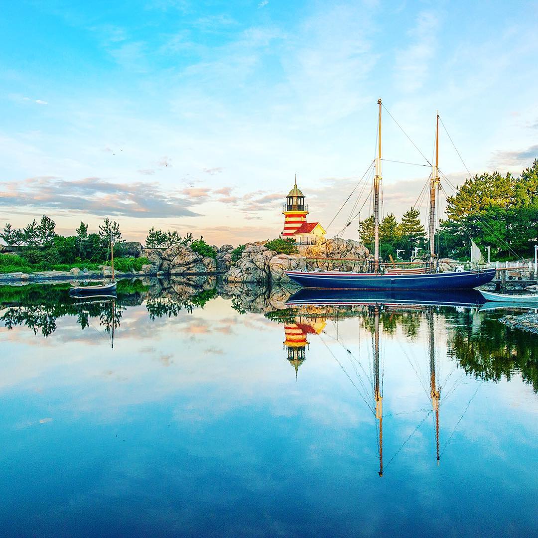 Tokyo Disney Resort Beautiful Morning Reflection At Tokyo Disneysea 鏡の世界に吸い込まれそう Capecod Amer Ciao Nihon