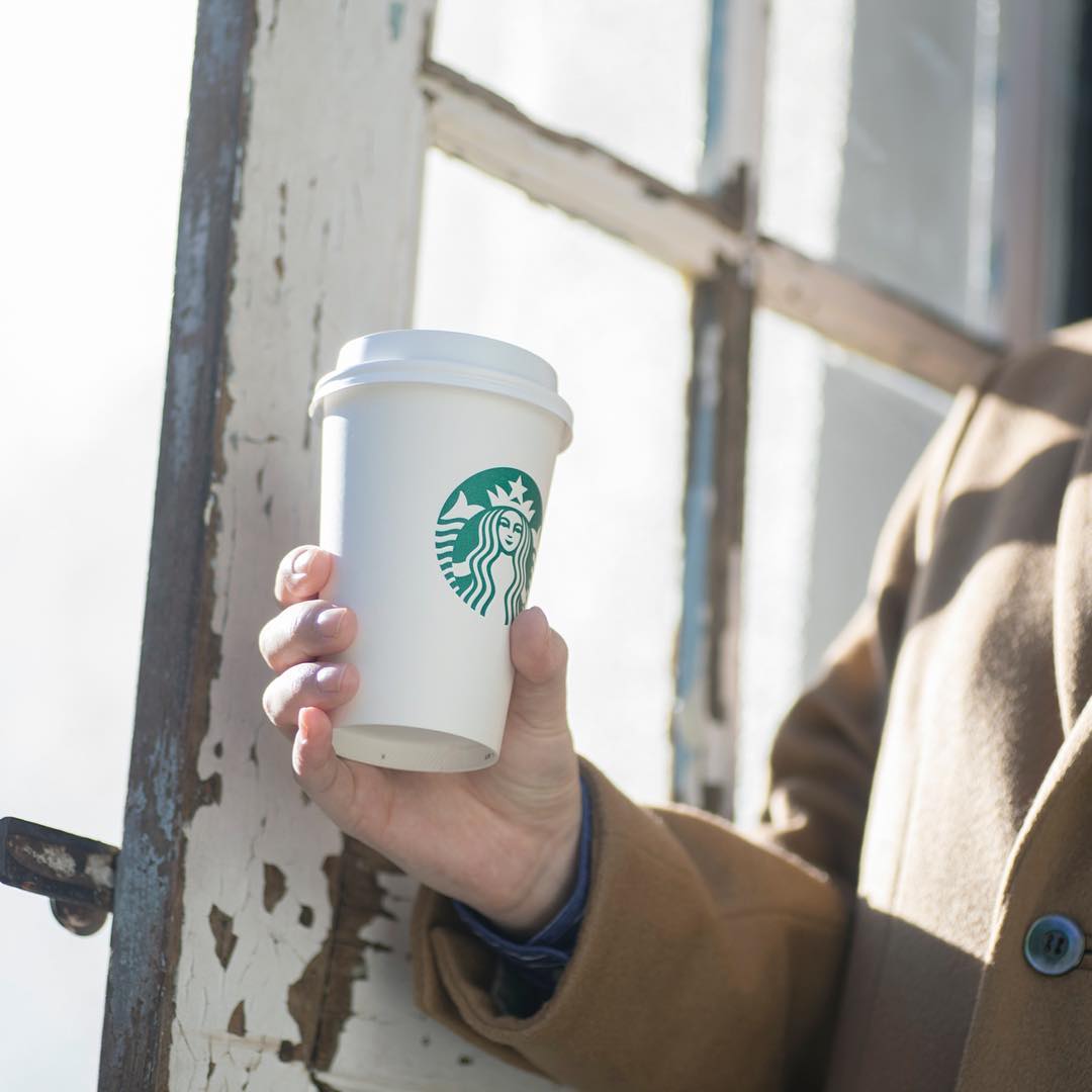 Starbucks 今日から仕事初めの方も多いかもしれませんね 清々しい空気の中 出勤のお供にはいつものラテにエスプレッソショットを追加した ダブルトールラテ を みなさまも行 Ciao Nihon