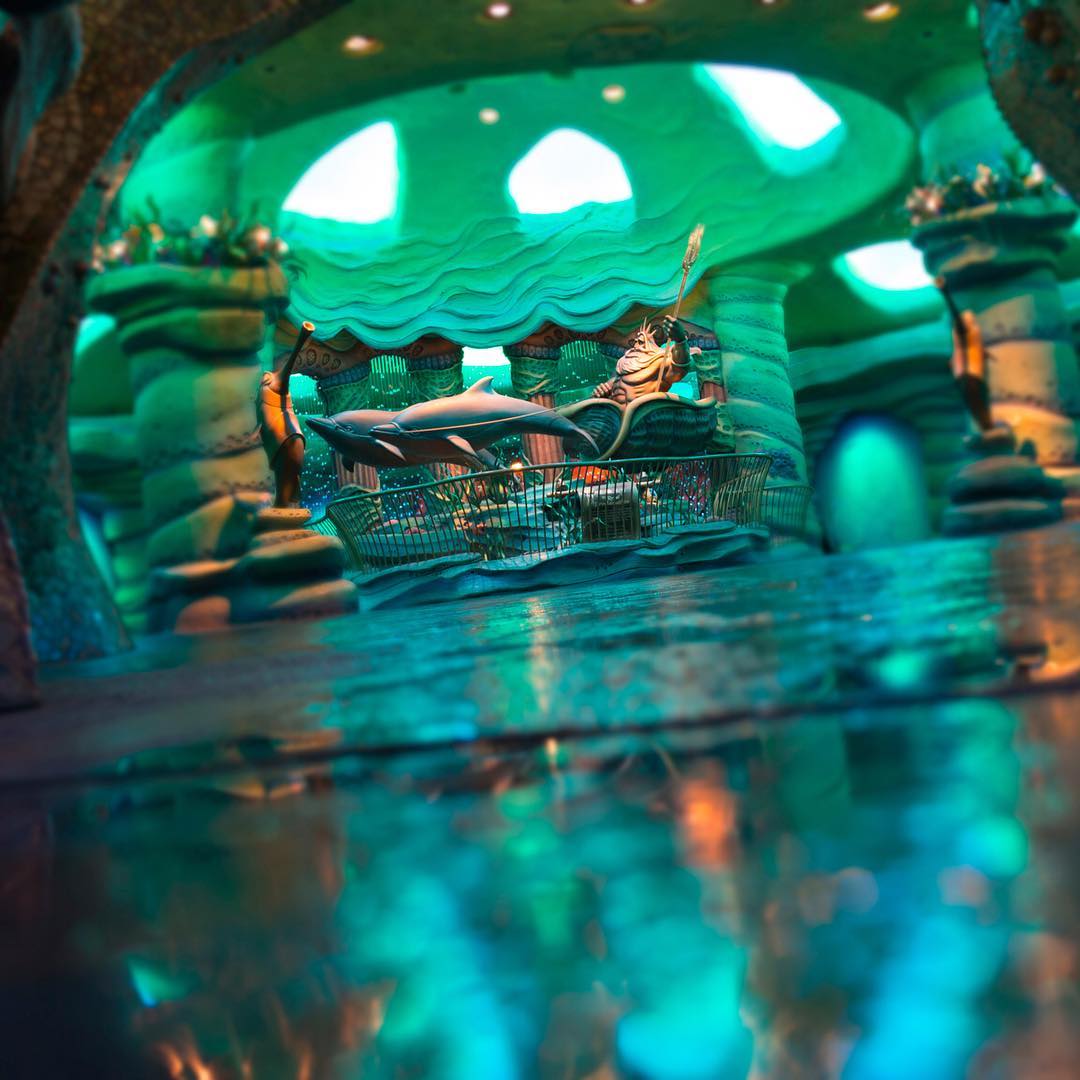 Tokyo Disney Resort King Triton Welcomes You To His Kingdom 海底の世界へ Kingtriton Kingtritoncastle M Ciao Nihon