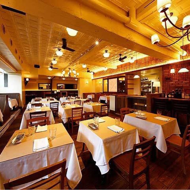 東京カレンダー アメリカンコンフォートフードレストラン『BUTTERMILK CHANNEL Harajuku』の「バターミルクパンケーキ」は、自家製バターミルクをたっぷりと使