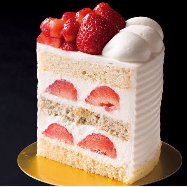 東京カレンダー 前身である スーパーあまおうショートケーキ の生地 クリーム さらにはボリュームまでをも進化させた究極のショートケーキ 今までの ケーキって何だったの と 人 Ciao Nihon