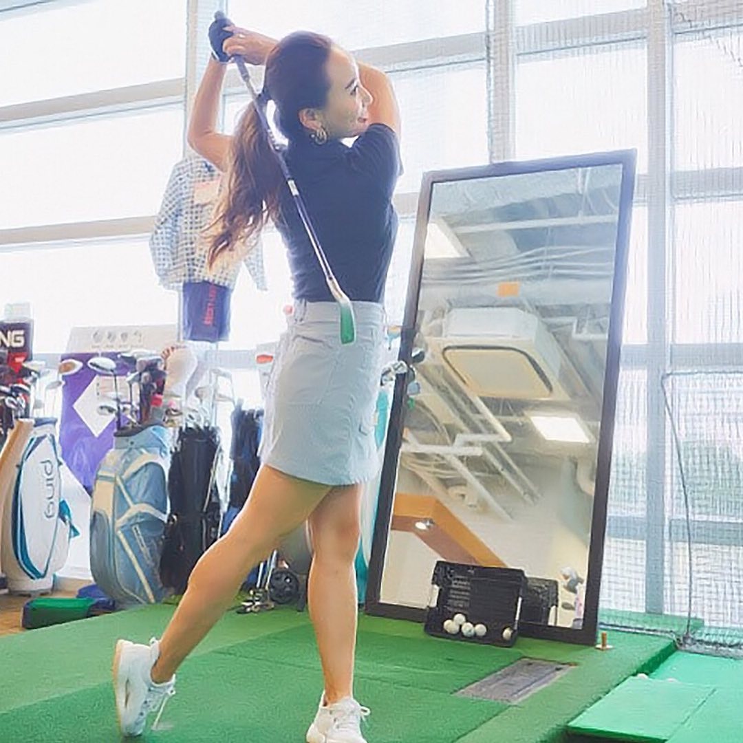 東京カレンダー ゴルフ美女 ベストスコアの美女ゴルファーが語る プレー中の ドキッ とする男性の言動 今回の美女ゴルファー 名前 李雨瀟 り ゆいしょう Ciao Nihon 東京カレンダー ゴルフ美女 ベストスコアの美女ゴルファーが語る プレー中の ドキッ とする男性の言動 今回の美女ゴルファー 名前 李雨瀟 り ゆいしょう Ciao Nihon