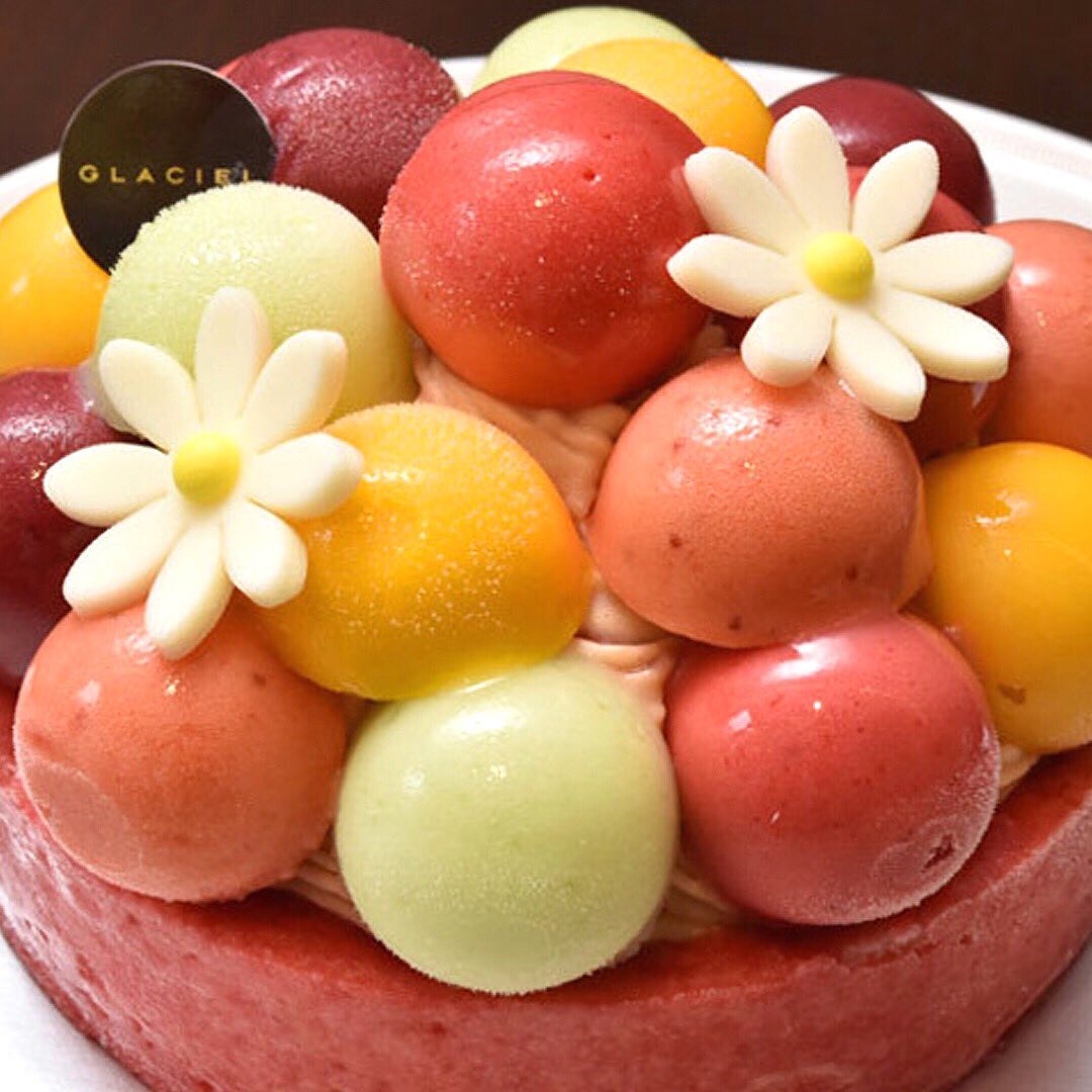 東京カレンダー 写真映えしまくるアイスケーキは味も抜群 アントルメグラッセという アイスクリームで作ったデコレーションケーキの専門店 グラッシェル表参道店 表参道のメ Ciao Nihon