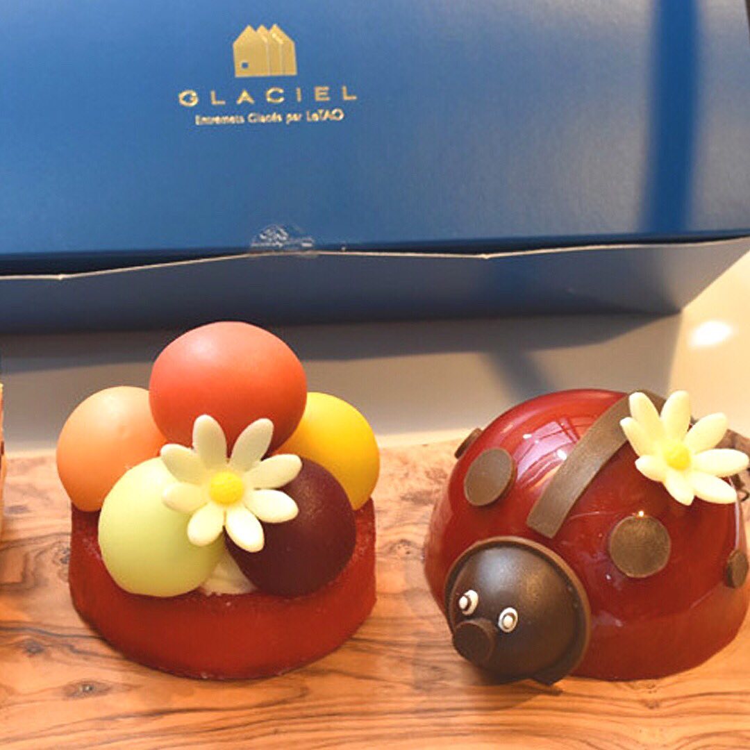 東京カレンダー 写真映えしまくるアイスケーキは味も抜群 アントルメグラッセという アイスクリームで作ったデコレーションケーキの専門店 グラッシェル表参道店 表参道のメ Ciao Nihon