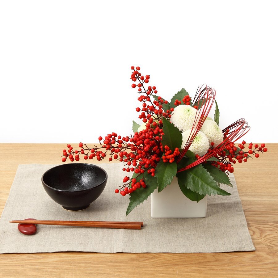 Muji無印良品 ネット限定 お正月のお花 松や南天 千両など縁起もののお花や シンビジウムなど華やかな洋の花を組み合わせた生花のセットや フラワーアレンジを取り揃えました お Ciao Nihon Muji無印良品 ネット限定 お正月のお花 松や南天 千両など縁起もののお花や シンビジウムなど華やかな洋の花を組み合わせた生花のセットや フラワーアレンジを取り揃えました お Ciao Nihon