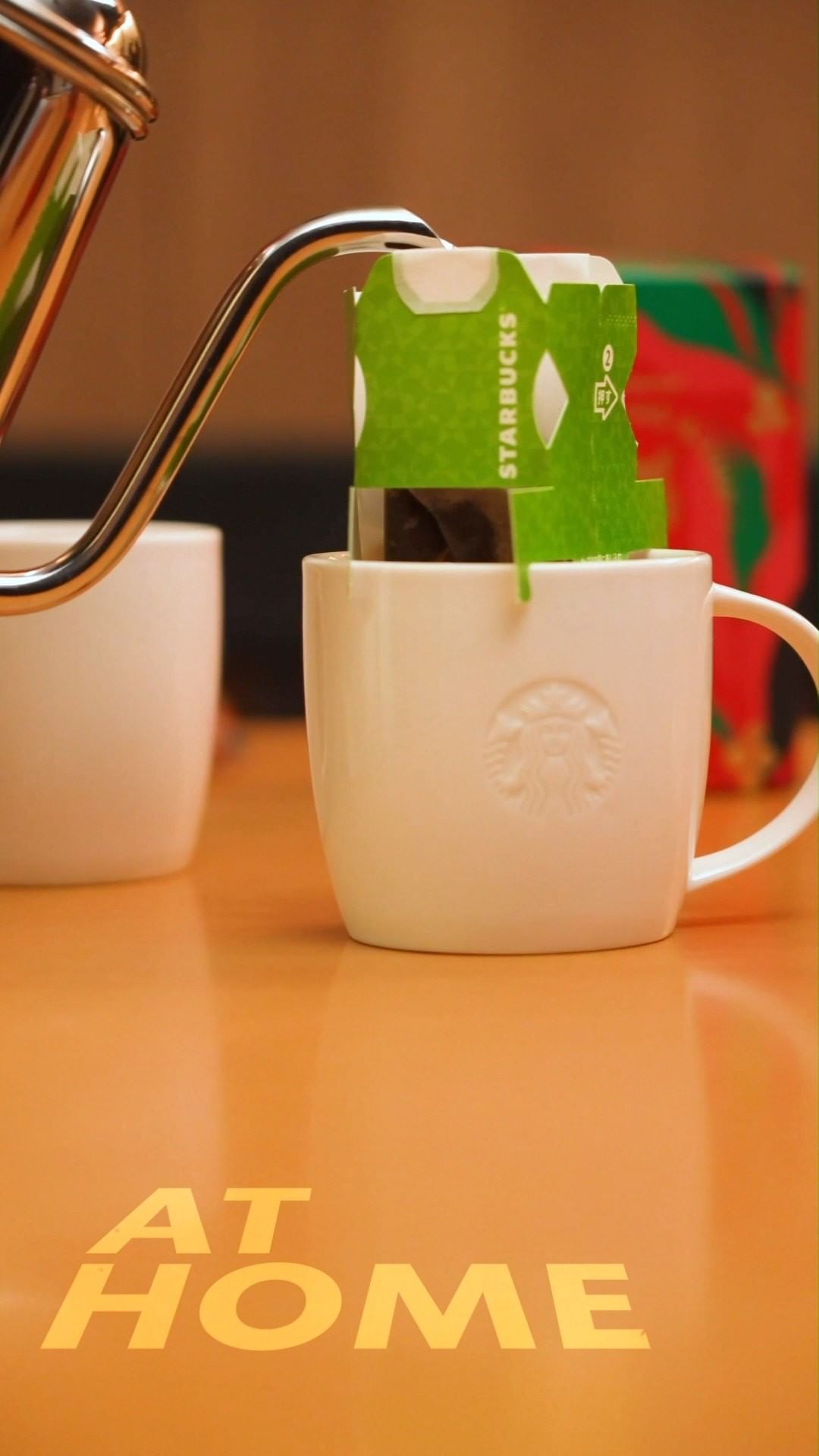 Starbucks コーヒースペシャリストが スターバックスクリスマスブレンド の魅力をお届けするムービー第3弾 ラストを飾るのは 第16代 コーヒーアンバサダー ご家庭でもっ Ciao Nihon