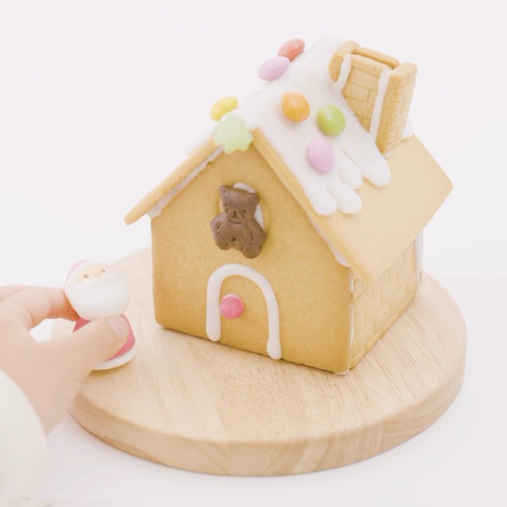 Muji無印良品 商品紹介 自分でつくる 組み立てる ヘクセンハウス 焼いたクッキーパーツ アイシングパウダー 絞り袋 サンタの砂糖菓子をセットにしました アイシングでクッ Ciao Nihon