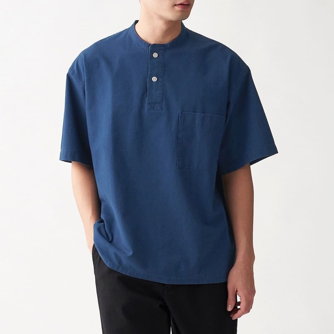 MUJI無印良品: 【新商品】インド綿インディゴスタンドカラープルオーバー半袖シャツ（紳士） - 軽い着心地のシャツ地を身生地に使用した