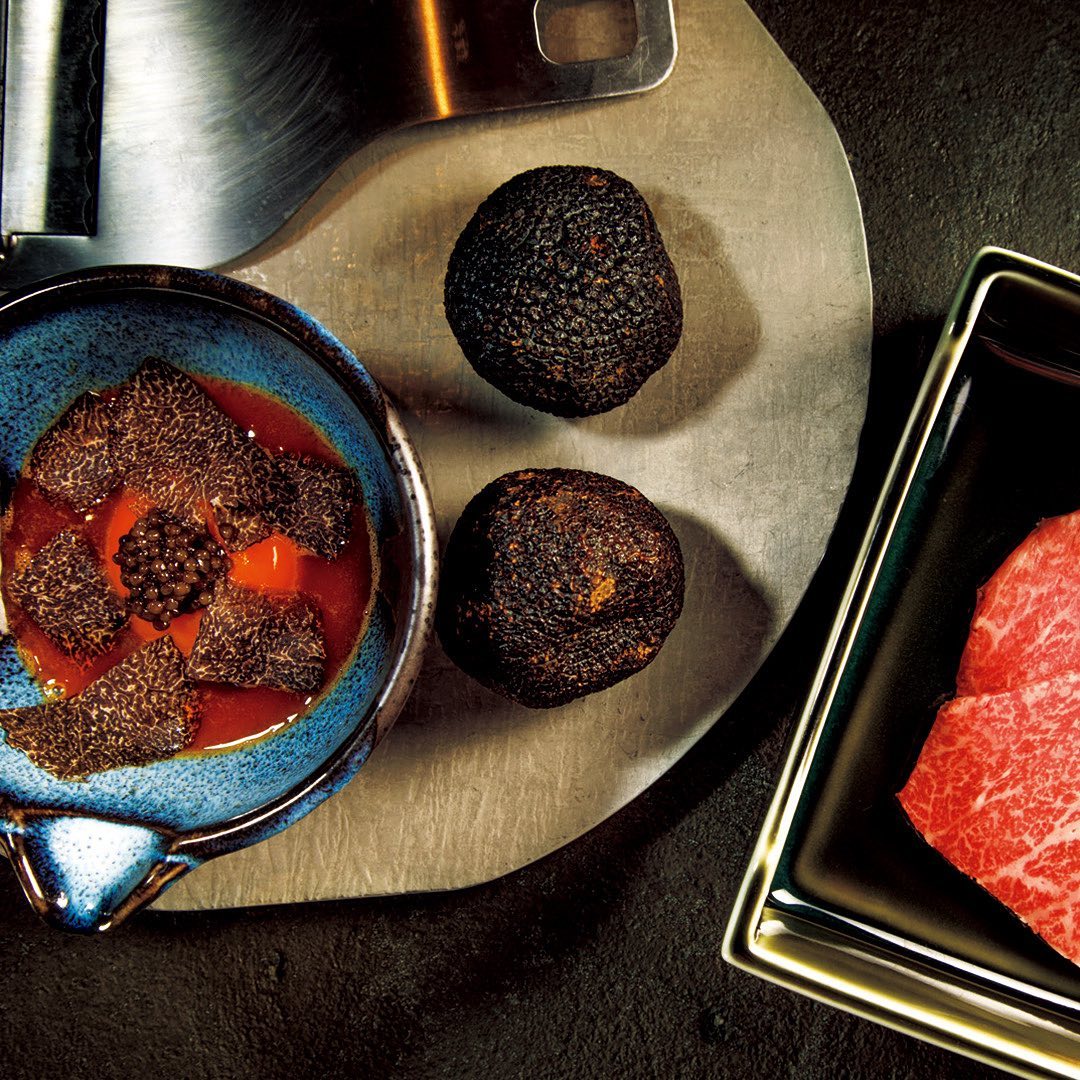 東京カレンダー 艶やかな雰囲気 確かな味 焼肉で今 注目の話題店 思食 は 思い出に残る食事 をテーマに 都内屈指の人気店で修業を積んだ柳野友明さんが今年6月にオープンさせ Ciao Nihon