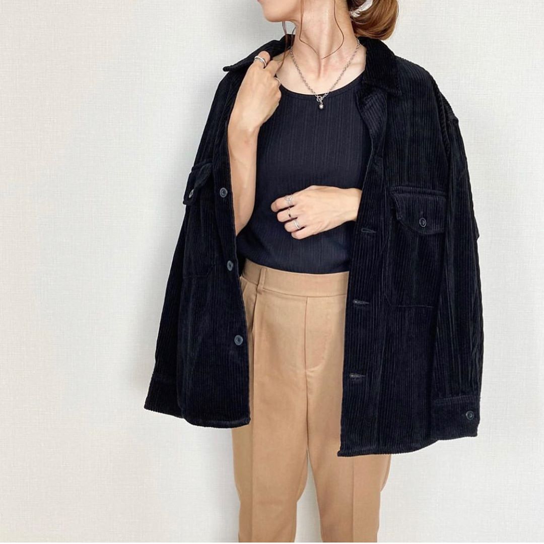 Gu For All Gu Menコーデュロイcpoシャツコーデをpick Up あたたかみのある コーデュロイ素材で仕立てたメンズシャツオーバーサイズに羽織るのが 今年の定番味わい Ciao Nihon