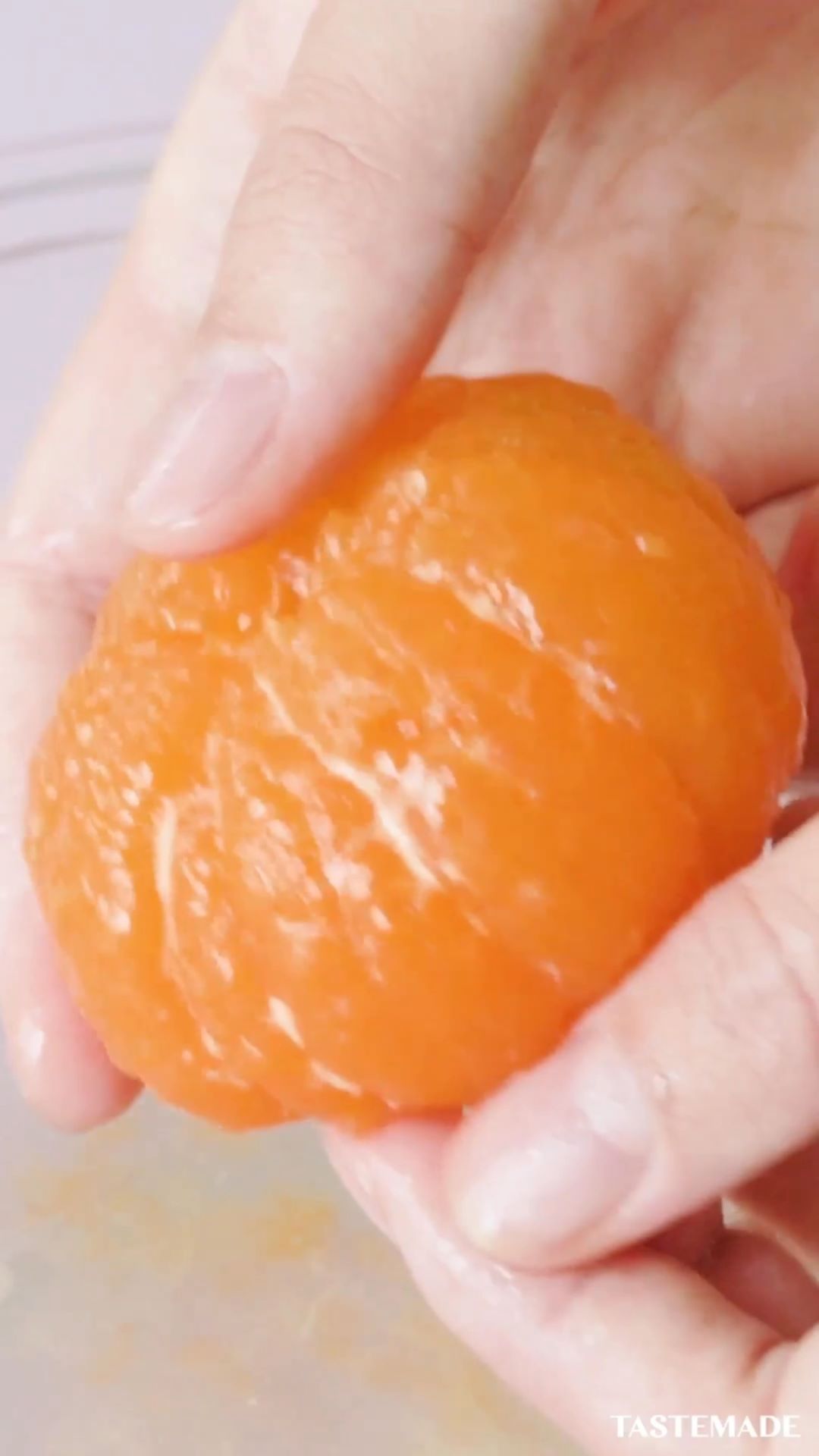 Tastemadejapan つるんと簡単 みかんの白い筋を綺麗に剥く方法 その簡単な方法は 重曹 を加えたお湯にさっと潜らせて冷水で流すだけ スイーツ作りの時などにとってもおすす Ciao Nihon Tastemadejapan つるんと簡単 みかんの白い筋を綺麗に剥く方法 その簡単な方法は 重曹 を加えたお湯にさっと潜らせて冷水で流すだけ スイーツ作りの時などにとってもおすす Ciao Nihon