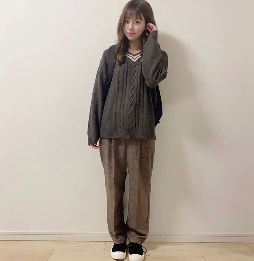Gu For All ケーブルチルデンセーターコーデをpick Up この時期のチルデンセーターが 間違いなく可愛いvネックが際立つラインが アクセントになって良い Ciao Nihon Gu For All ケーブルチルデンセーターコーデをpick Up この時期のチルデンセーターが 間違いなく可愛いvネックが際立つラインが アクセントになって良い Ciao Nihon