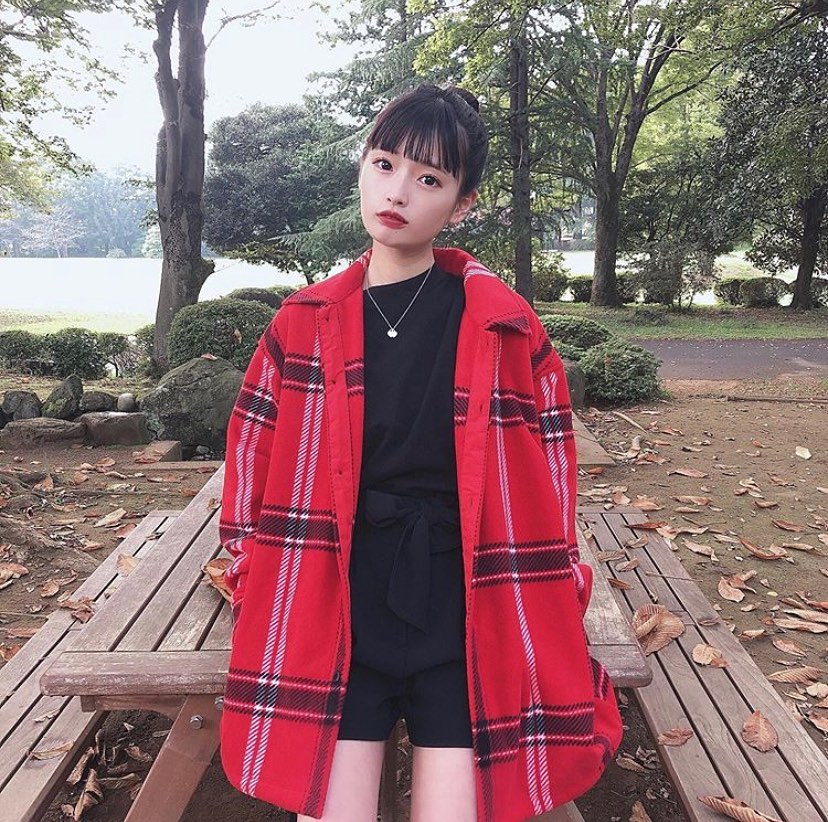 Gu For All Gu Menフリースチェックオーバーサイズシャツコーデをpick Up ブラックコーデに 鮮やかな赤のチェックで 季節を感じるcuteな装い暖か Ciao Nihon