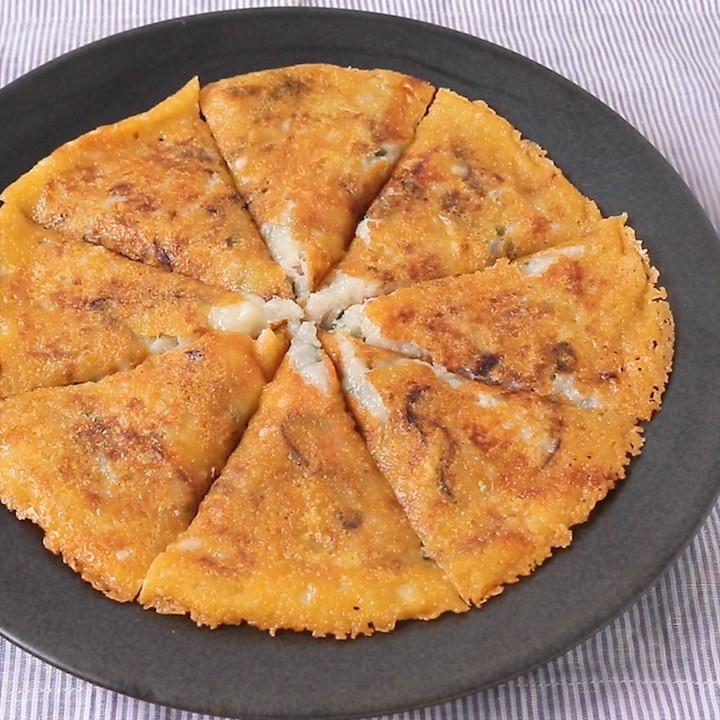 Kurashiru 新じゃがのカリカリチーズ焼き レシピのご質問はアプリでお待ちしております おいしくできたら クラシルごはん Ciao Nihon