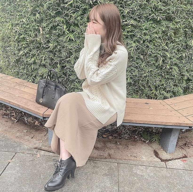Gu For All ケーブルショルダーボタンセーターコーデをpick Up 今の季節を感じるケーブルニットを ざっくり着こなしたらレディな可愛さ両サイドにスリット Ciao Nihon Gu For All ケーブルショルダーボタンセーターコーデをpick Up 今の季節を感じるケーブルニットを ざっくり着こなしたらレディな可愛さ両サイドにスリット Ciao Nihon