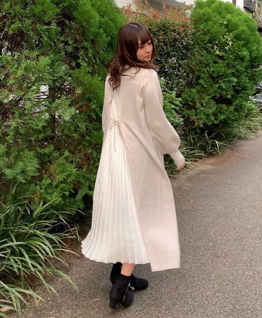 バックプリーツコンビネーションニットワンピース Ciao Nihon バックプリーツコンビネーションニットワンピース Ciao Nihon