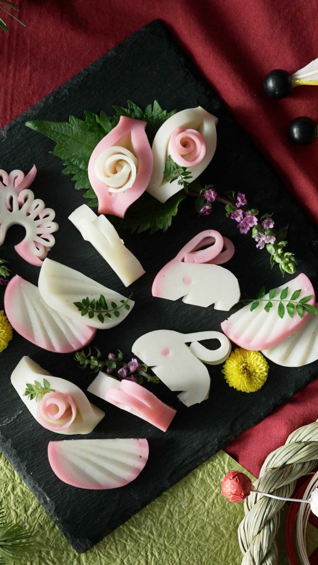 Tastemadejapan かまぼこ飾り切り4way おせち料理だけでなく お祝いの席やお弁当にも使える 簡単なのに豪華な飾り切りのテクニックをご紹介します Ciao Nihon Tastemadejapan かまぼこ飾り切り4way おせち料理だけでなく お祝いの席やお弁当にも使える 簡単なのに豪華な飾り切りのテクニックをご紹介します Ciao Nihon