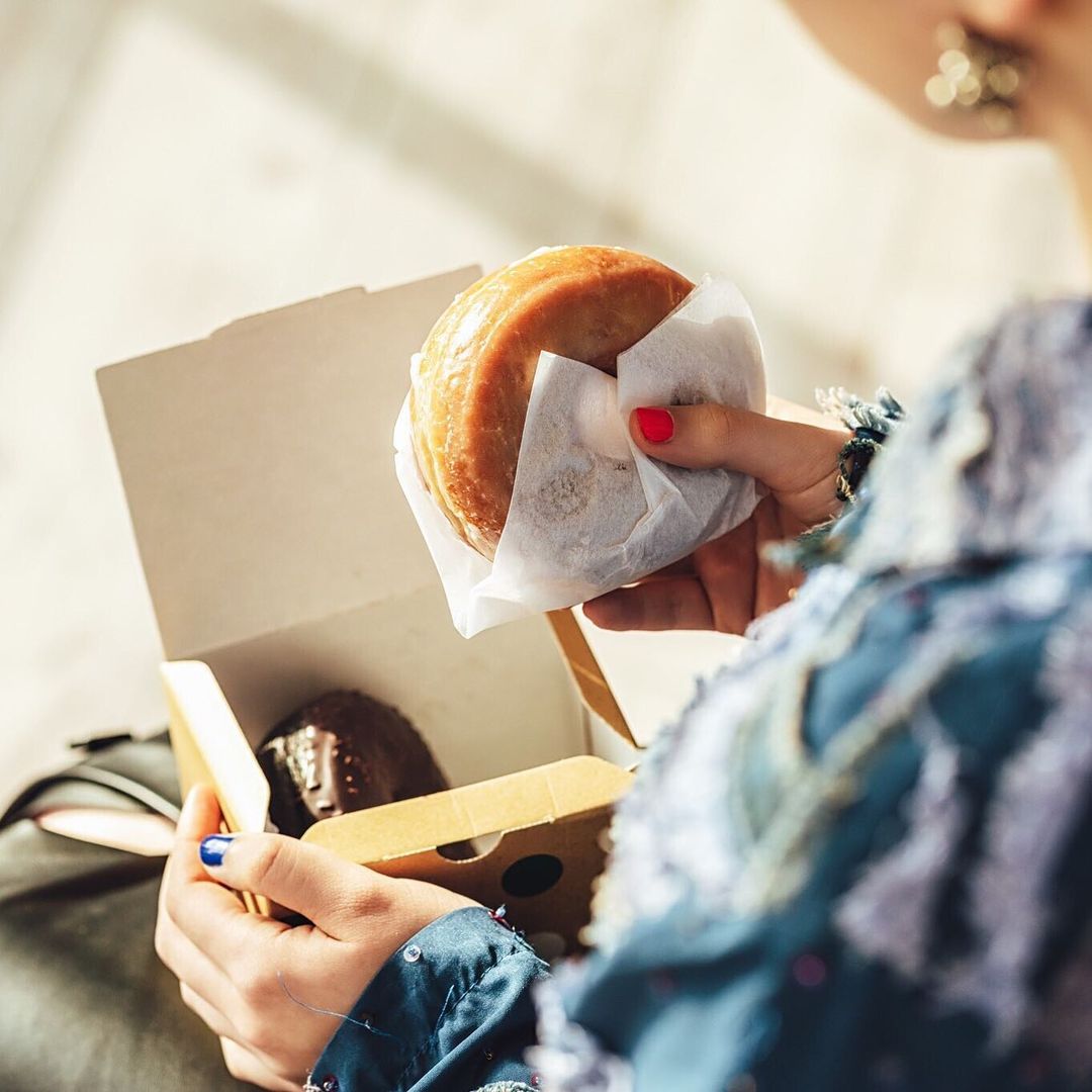Starbucks お持ち帰りや Ubereats で自宅でもカフェ気分 ドーナツにはコーヒーとティーどちらを合わせたいですか 絵文字で教えてください コ Ciao Nihon Starbucks お持ち帰りや Ubereats で自宅でもカフェ気分 ドーナツにはコーヒーとティーどちらを合わせたいですか 絵文字で教えてください コ Ciao Nihon