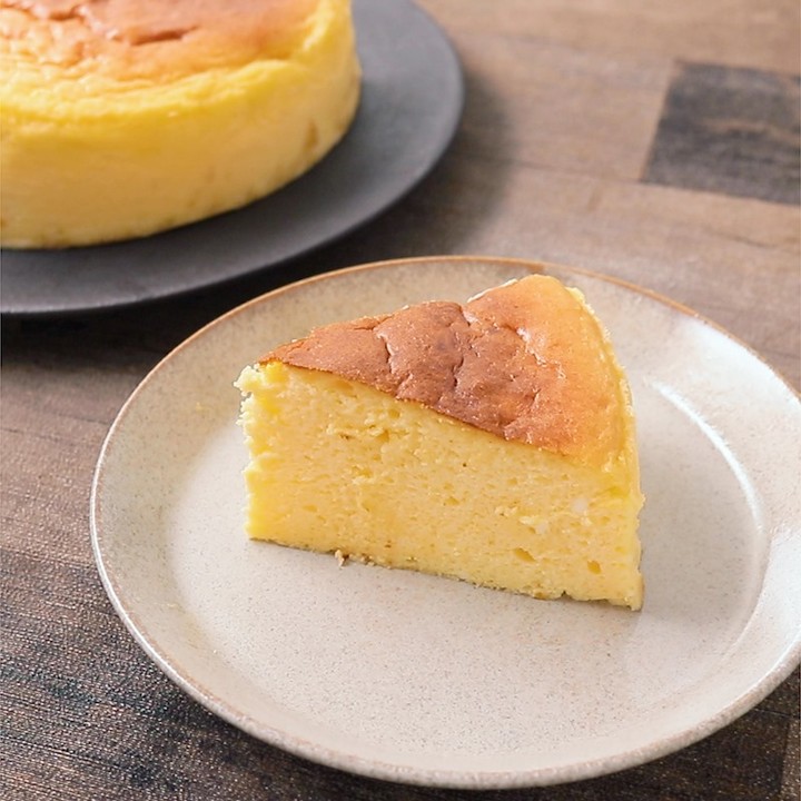 Kurashiru 材料3つで ホワイトチョコチーズケーキ 調理時間 1分 焼く時間 冷やす時間含む 費用 500円程度 材料3つでお作り頂ける ふわふわなスフレ Ciao Nihon