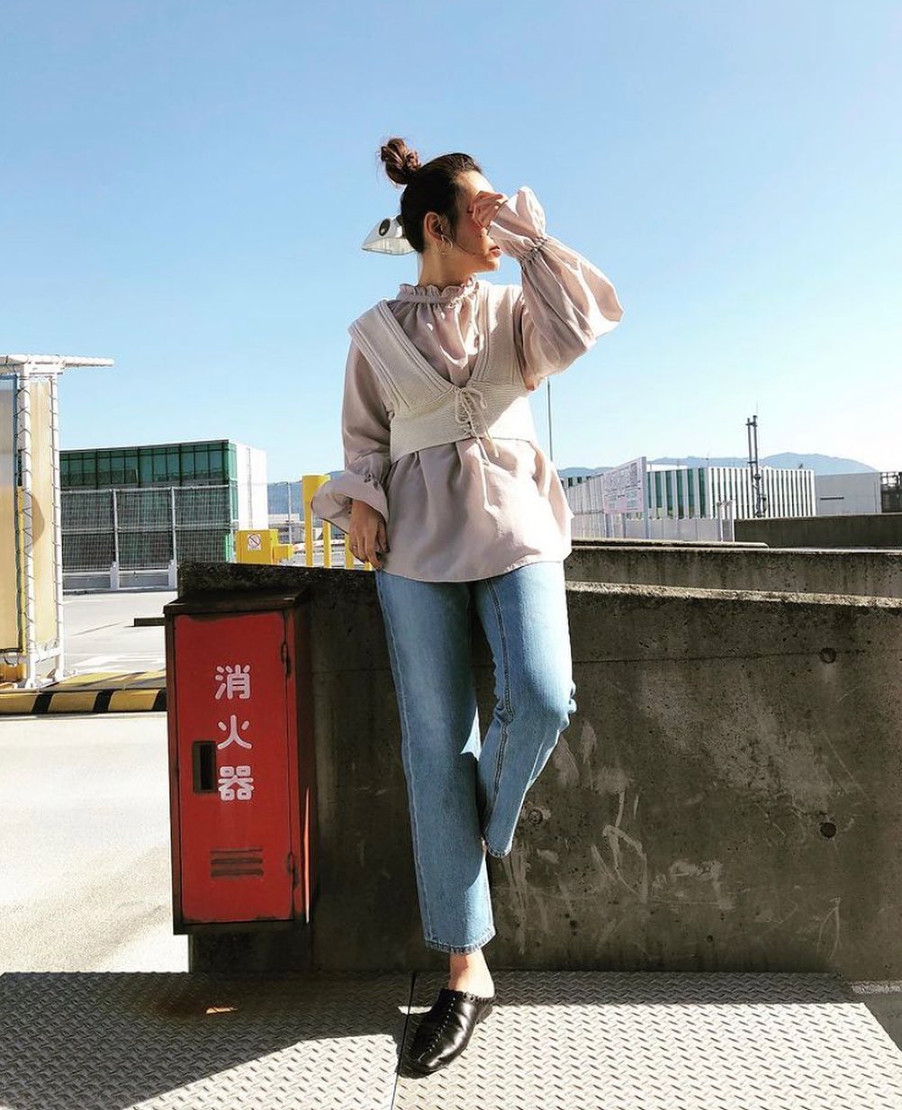 Gu For All 2wayニットビスチェコーデをpick Up フェミニンなブラウスを 更にアップデートさせるニットビスチェ軽やかな印象のニット素材で これからの季節にちょうど Ciao Nihon