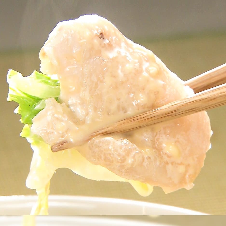 Kajiyarou ぷるぷる水晶鶏 白菜3 4枚を縦半分に切り 横1cm幅に切る 皮を取った鶏むね肉150gをひと口大にそぎ切りする 鶏むね肉に塩小さじ Ciao Nihon