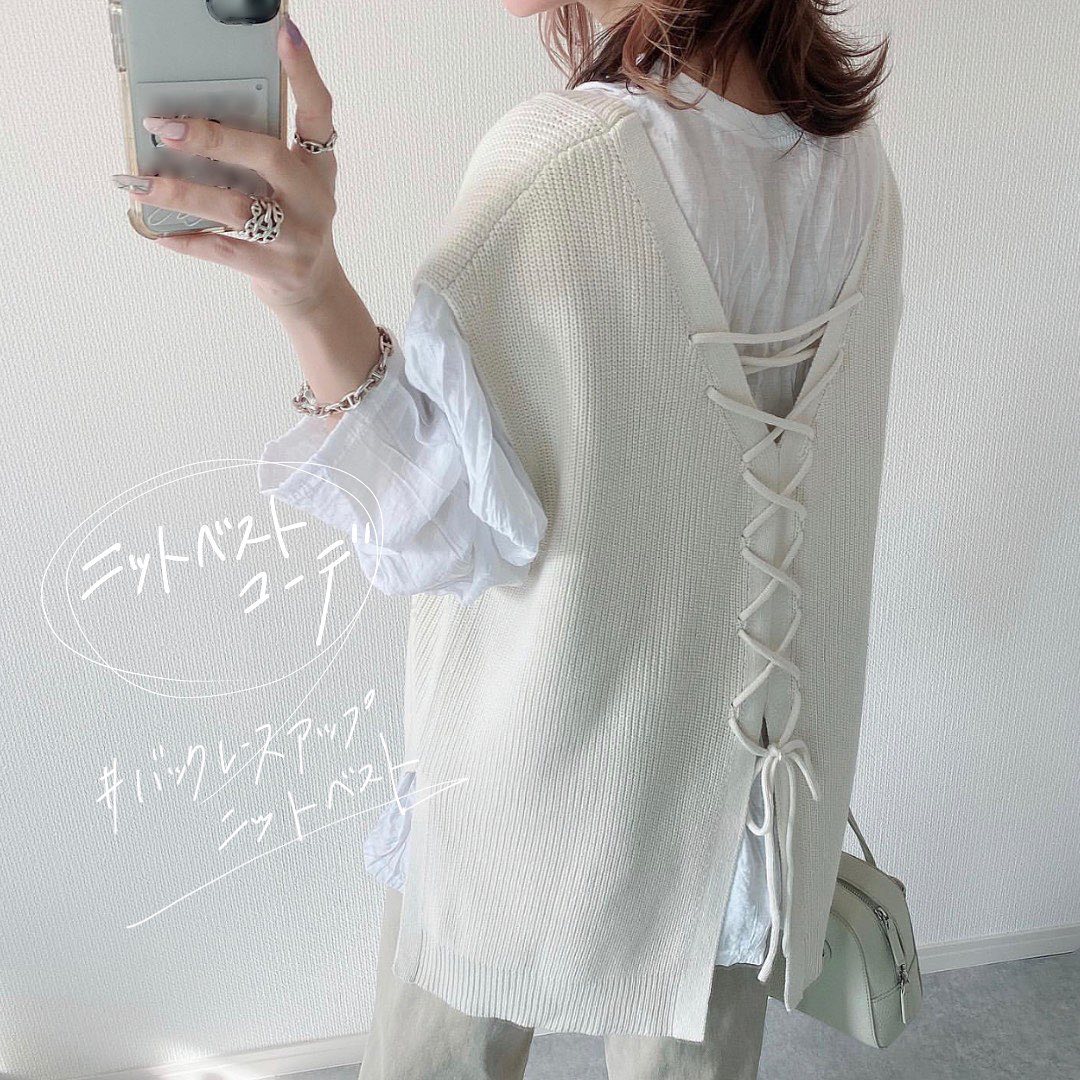 Gu For All Guニットベストコーデをpick Up 爽やかなワントーンを彩る バックレースが可愛いニットベストシルエットが着こなしのアクセントに肩落ち感も 絶 Ciao Nihon