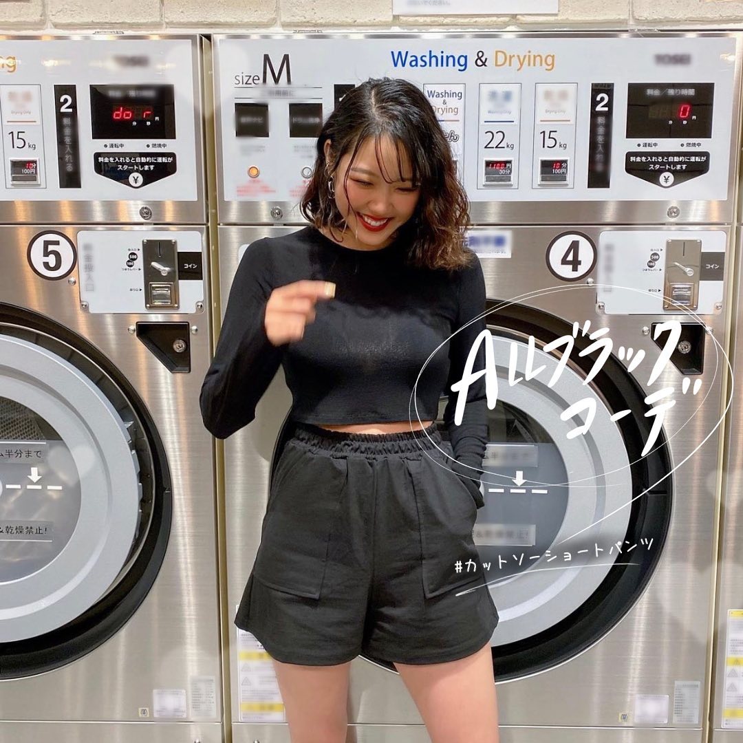 GU For All: GU ALLブラックコーデをPick up！ブラックのショートパンツが可愛いリラクシーコーデ！ショートトップスに、ハイウエストで合わせたスタイリングが、トレンド  Ciao Nihon