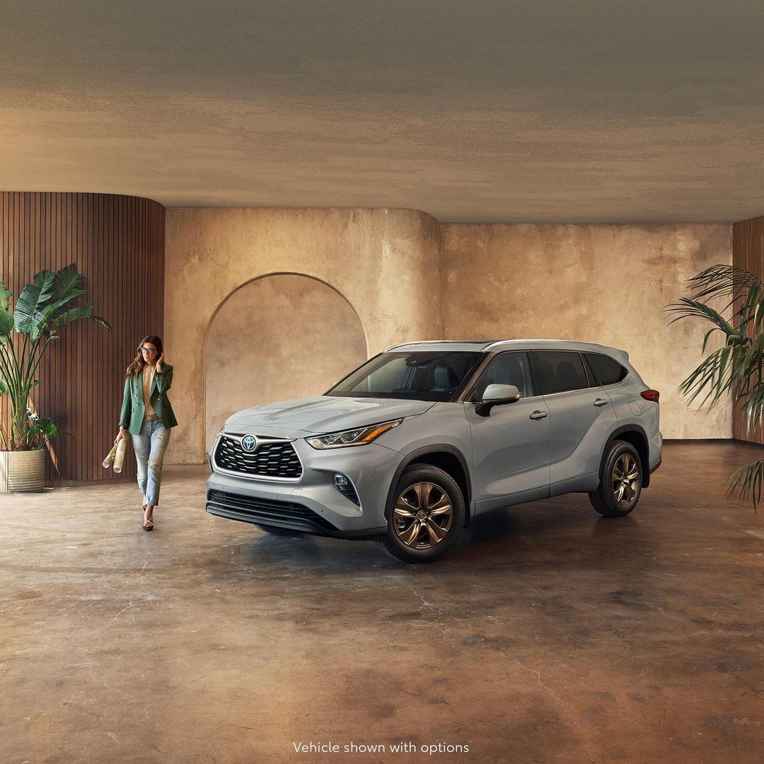 Toyota Introducing the 2022 Highlander Hybrid Bronze Edition