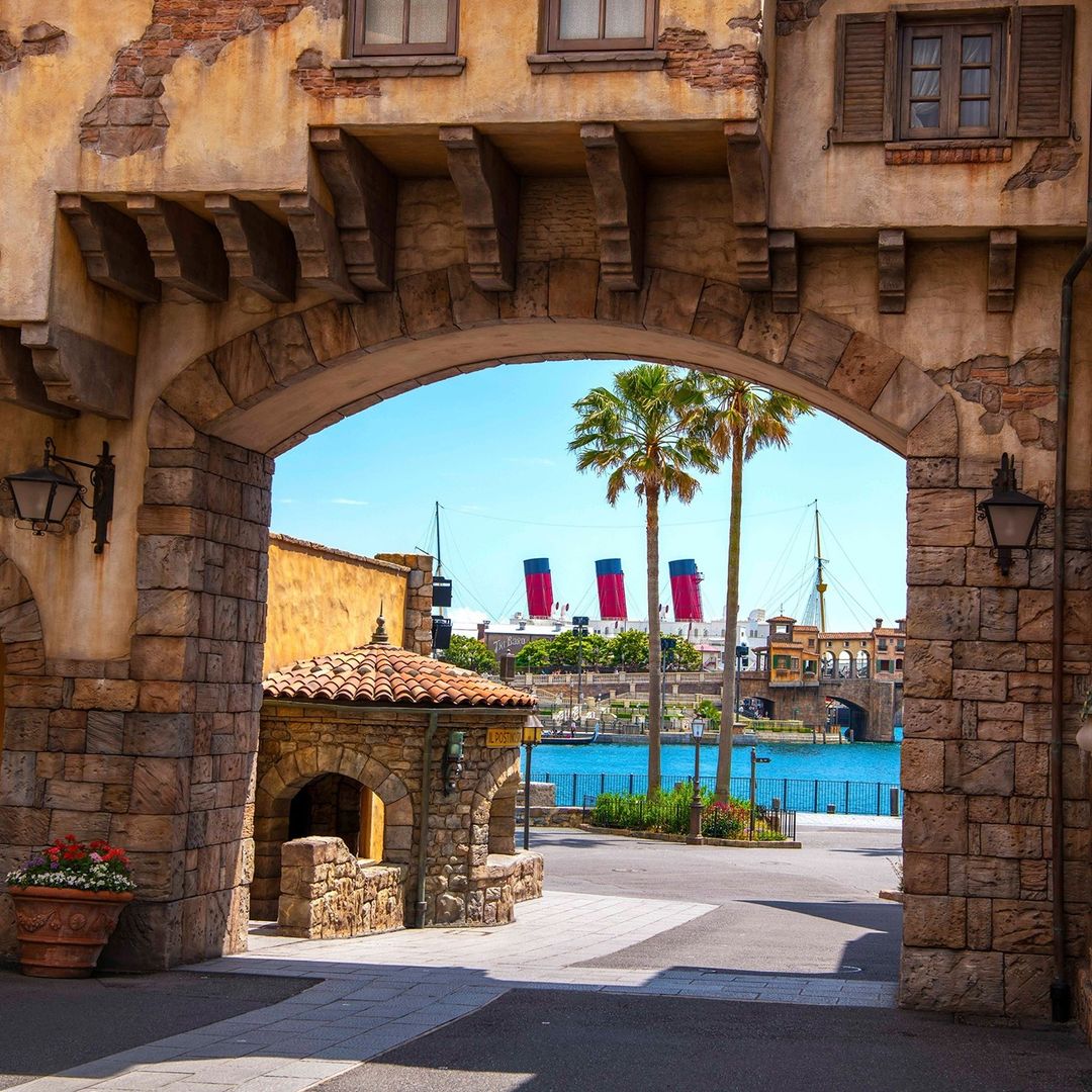 Tokyo Disney Resort A Gateway To The Mediterranean And Beyond 坂をくだった先には Viapaperino Mediterran Ciao Nihon Tokyo Disney Resort A Gateway To The Mediterranean And Beyond 坂をくだった先には Viapaperino Mediterran Ciao Nihon