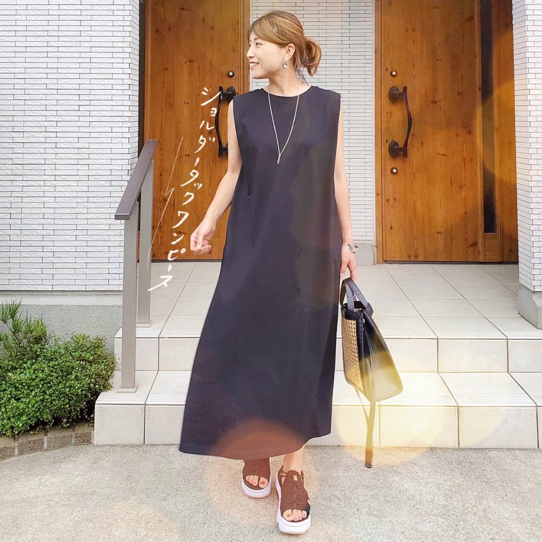 Gu For All ショルダータックワンピースをpick Up シンプルワンピに 小物でアクセントをつけた 大人スタイルがcool暑い日には ゆったりシルエットで涼しく過ごしたい Ciao Nihon Gu For All ショルダータックワンピースをpick Up シンプルワンピに 小物でアクセントをつけた 大人スタイルがcool暑い日には ゆったりシルエットで涼しく過ごしたい Ciao Nihon
