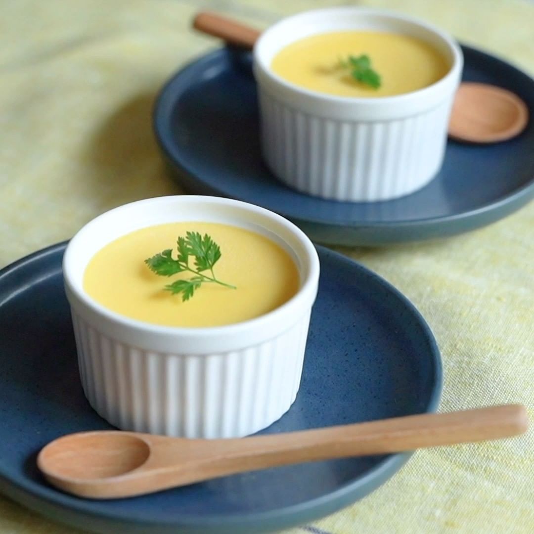 Kurashiru 材料3つ 簡単プリン びっくりするほど口どけ滑らか 混ぜてフライパンで蒸すだけなので どなたでも簡単にお作りいただけます 詳しい作り方はアプリで検索 Ciao Nihon