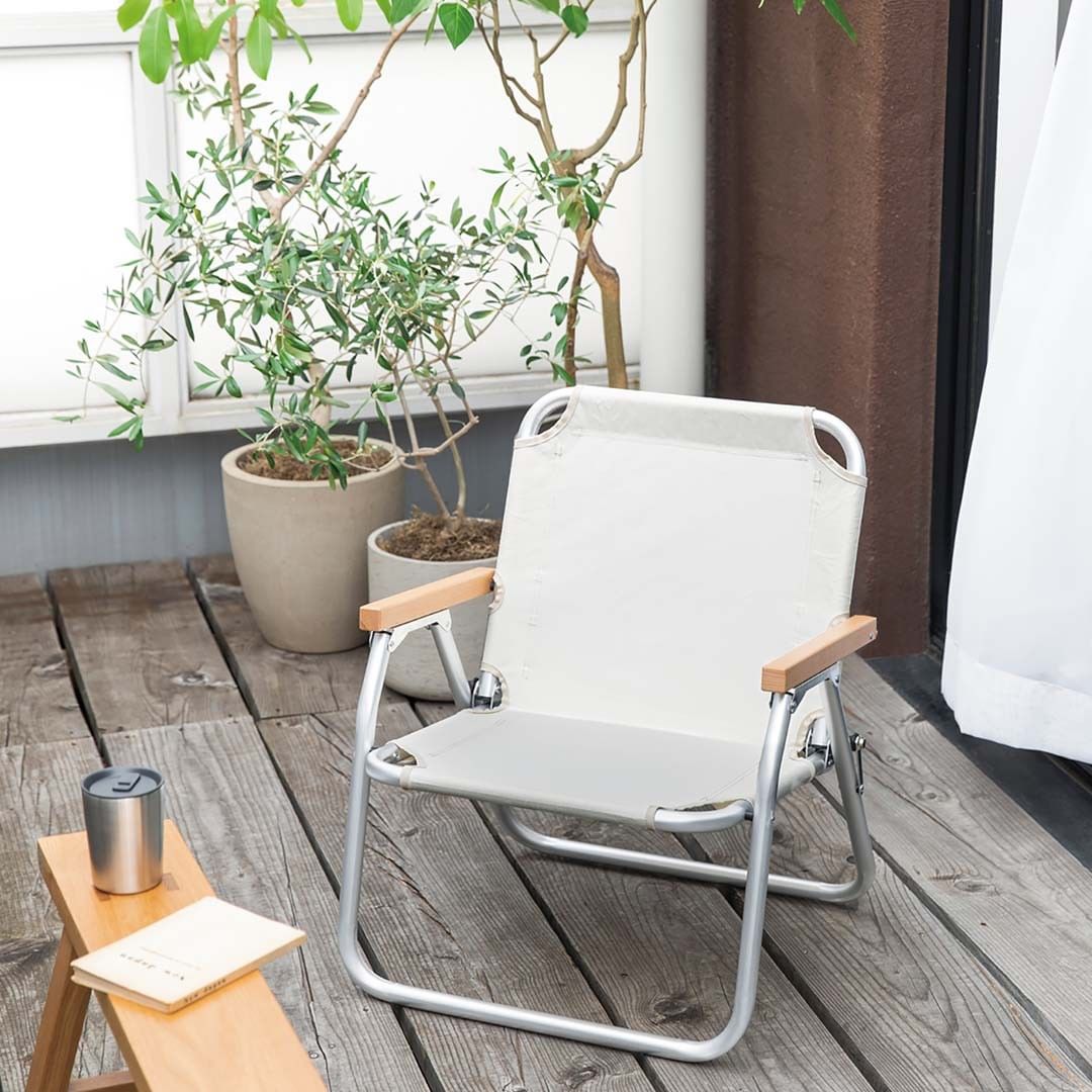 Muji無印良品 季節のおすすめ アウトドア時間に 折りたたみ椅子 外で過ごす時間が 心地良い季節がやってきました キャンプやバーベキュー あるいはベランダや庭など 爽や Ciao Nihon