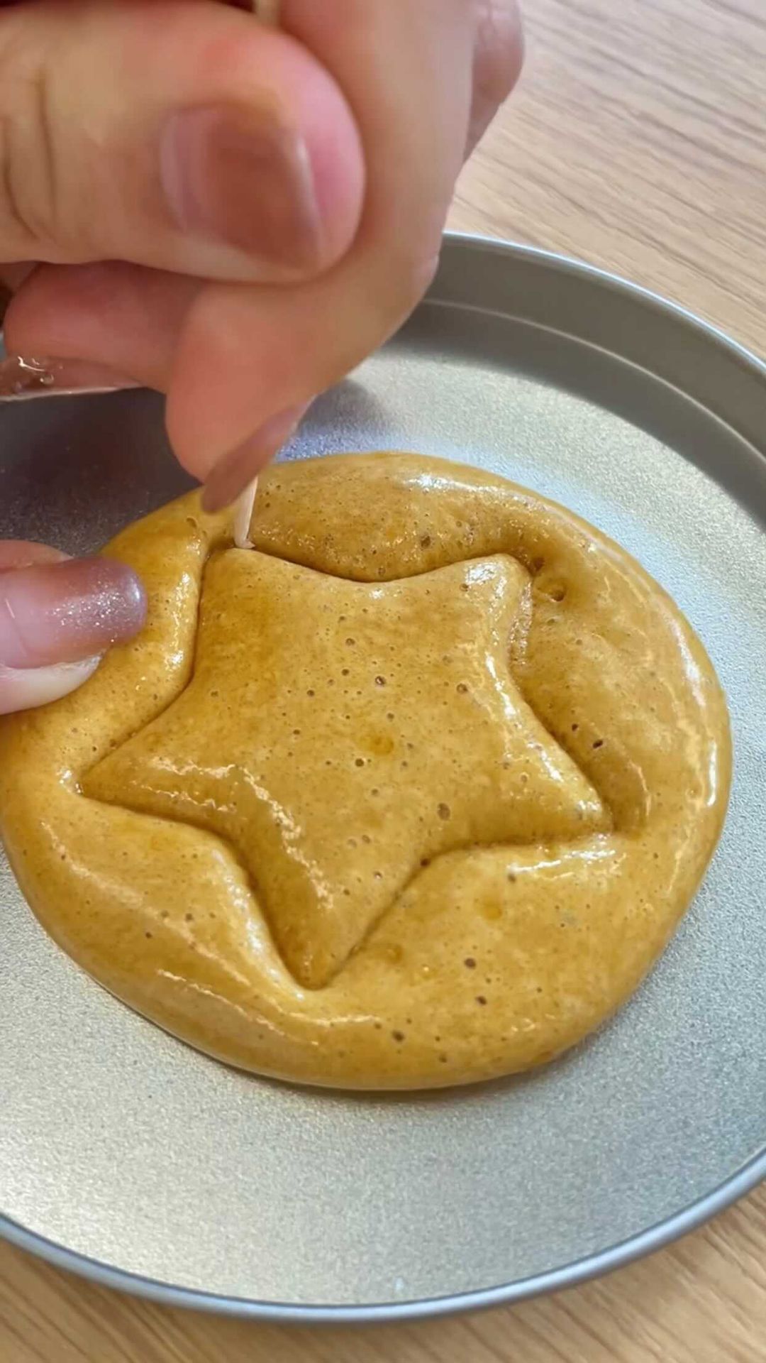 Tastemadejapan もう見た あのドラマ 今話題の カルメ焼き を作ってみました 砂糖に重曹を加えるだけでとっても簡単に作れますが 型抜きはかなり難易度高め みんなも是非 Ciao Nihon