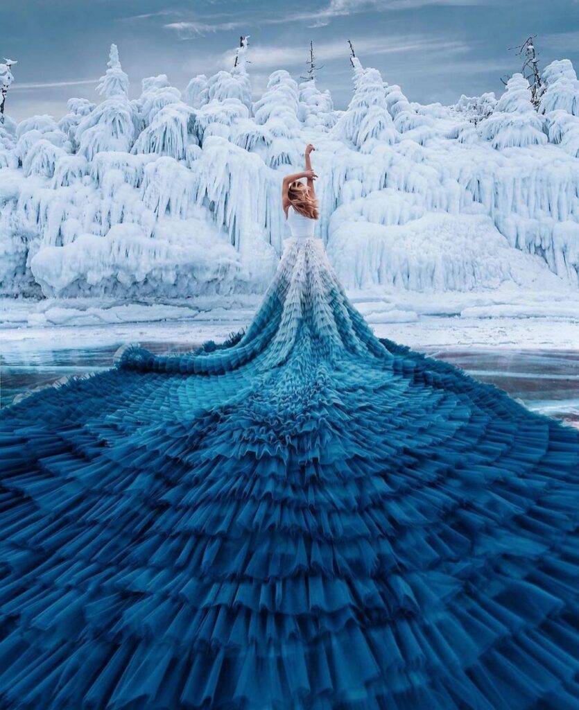 Combining photography and digital art is amazing. 
Images // @hobopeeba
Curated ...