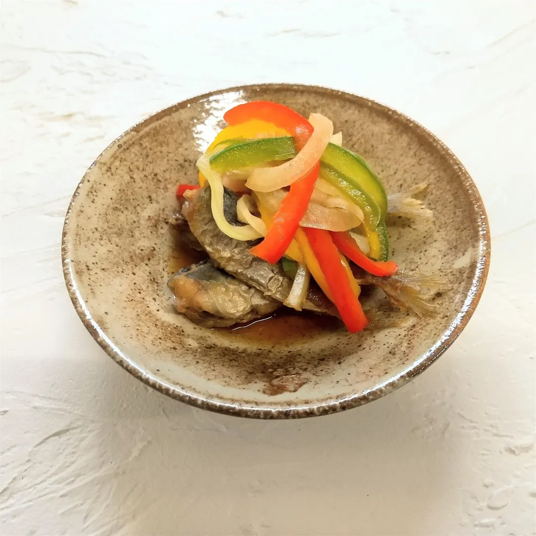 Muji無印良品 シェフに教わる旬のたより 豆アジ 豆アジの南蛮漬け あたたかくなってきた季節にさっぱりおいしい豆アジの南蛮漬け 骨まで食べられる豆アジは たっぷりの野菜 Ciao Nihon