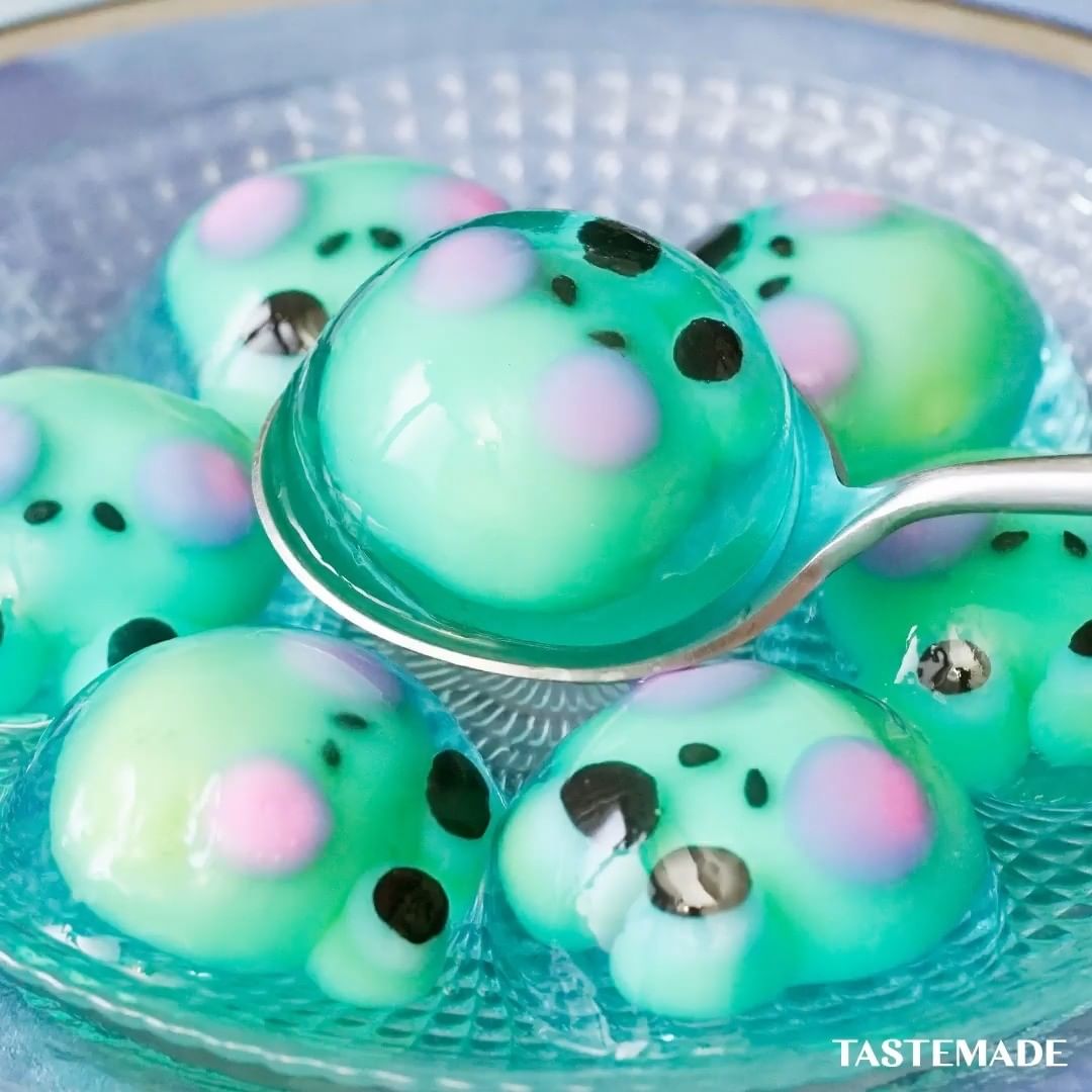 Tastemadejapan 昔に戻った気分 白玉カエルゼリー あれに見えるは たこ焼き器 白玉で可愛いカエルを作ろう 材料 白玉粉 100g 水 90ml 食紅 緑 Ciao Nihon