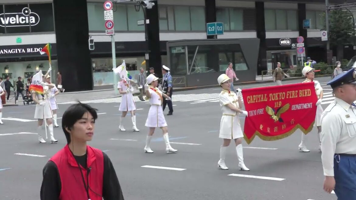 @２０２４年１０月２７日@東京消防庁音楽隊・カラーガーズ隊@オープニングパレード@第５１回日本橋・京橋まつり大江戸活粋パレード@日本橋三丁目交差点@11:54