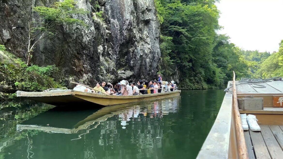 Discover the Hidden Gem of Japan’s Geibikei River 2024 Discover the Hidden Gem of Japan's Geibikei River 2024