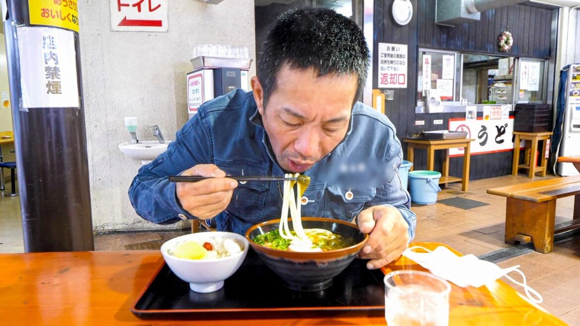 早朝6時開店。爆速提供で働く男達を支える老舗ドライブイン食堂に密着! 早朝6時開店。爆速提供で働く男達を支える老舗ドライブイン食堂に密着!