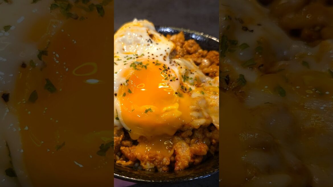 【こねない】とろとろ黄身とチーズが絡む悪魔のロコモコ丼🍚 #ズボラ飯 #飯テロ #簡単レシピ #時短レシピ 【こねない】とろとろ黄身とチーズが絡む悪魔のロコモコ丼🍚 #ズボラ飯 #飯テロ #簡単レシピ #時短レシピ